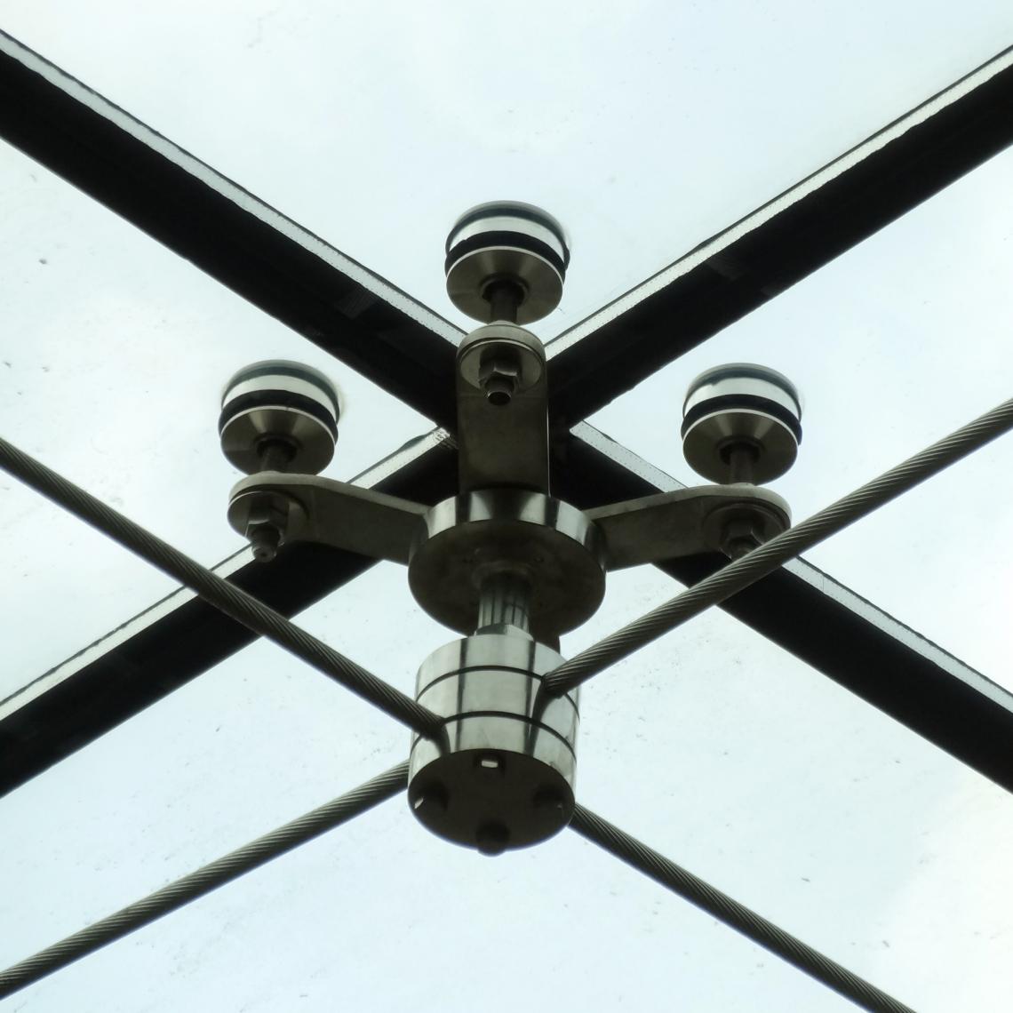 Detail of fixing system © RFR Commerzbank glass roof