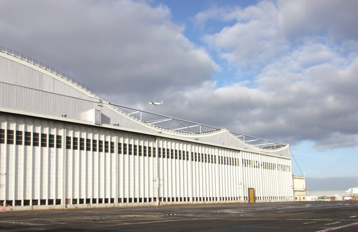 Air France hangar doors © RFR Monumental doors of hangar H2 at Paris Charles-de-Gaulle Airport