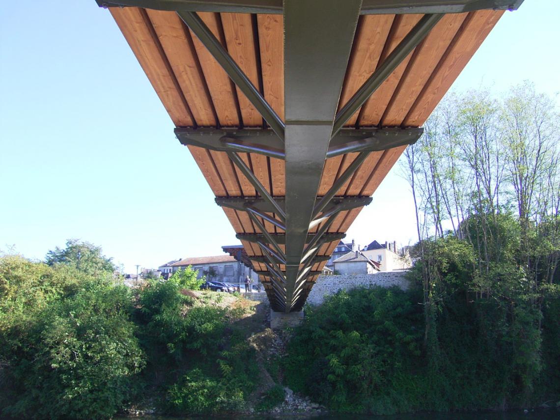 Footbridges in Oloron Sainte Marie  RFR Structure and Envelope